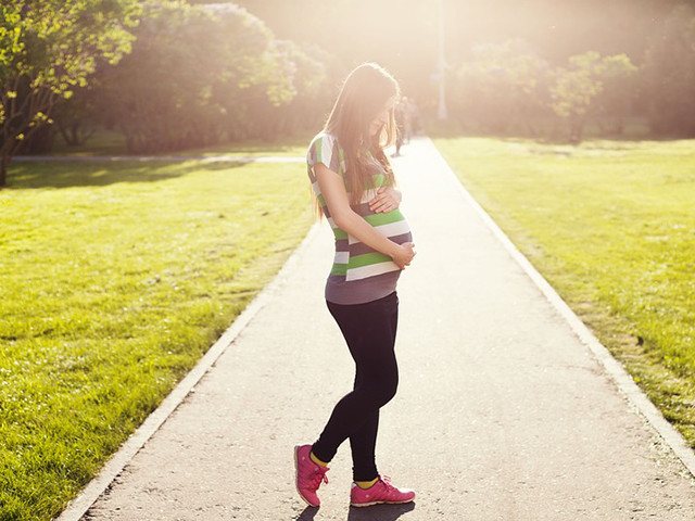 Беременная девушка