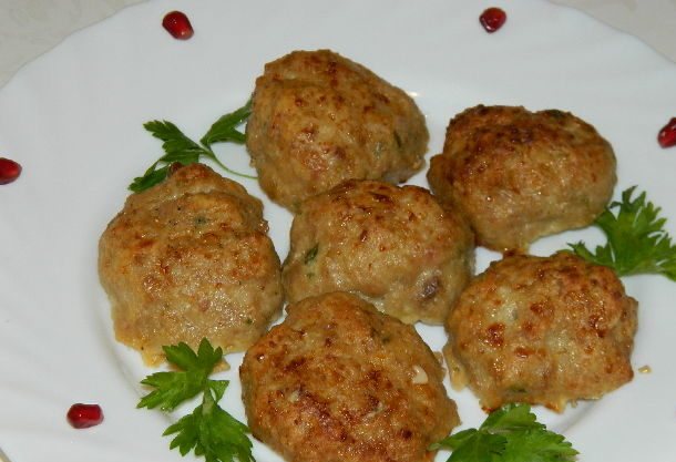 Как быстро и вкусно запечь котлеты в духовке